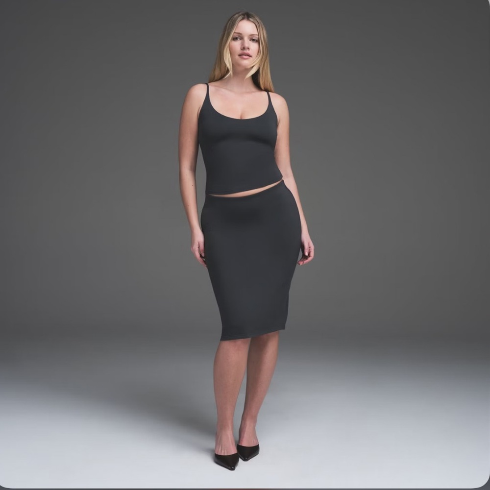 NWTS SKIMS SCOOP NECK CAMI | LARGE